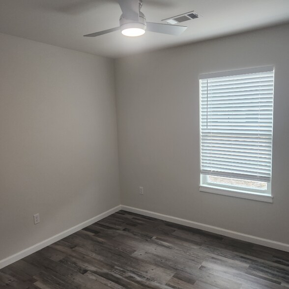 Building Photo - 143 Hoover Dr