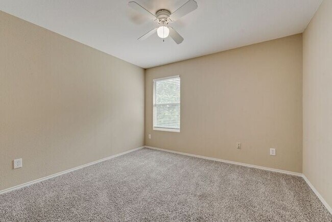 Building Photo - Newly updated home ready for move in