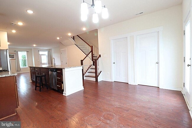 Building Photo - 414 Waverley Dr
