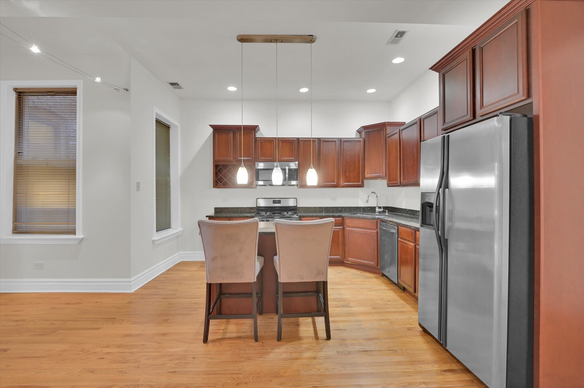 Building Photo - 4856 S Prairie Ave