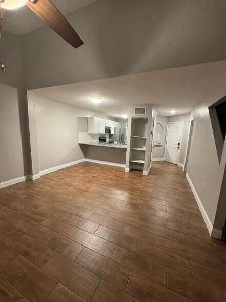 Building Photo - 5082 Ernst Ct