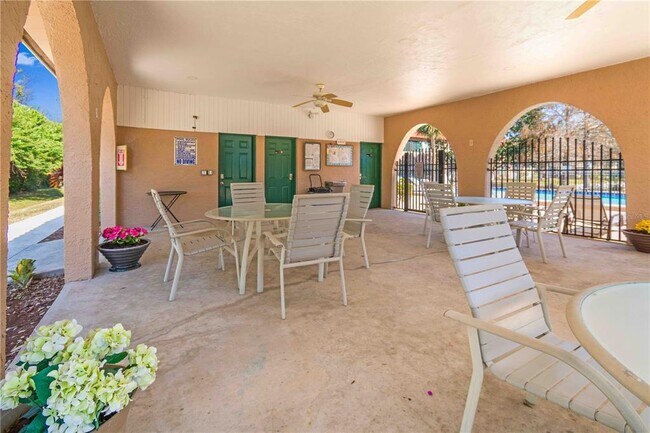 Building Photo - 1750 Belleair Forest Dr