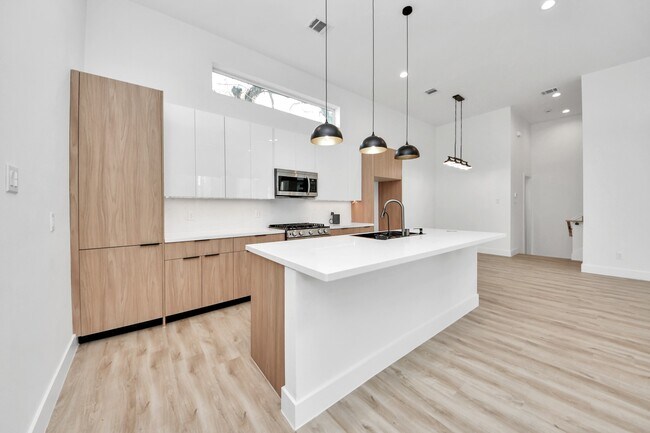 Building Photo - 3407 Hutchins St