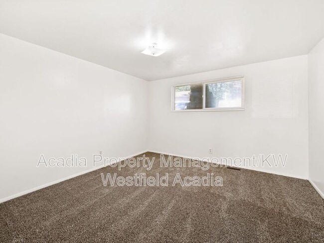 Building Photo - 255 500 N