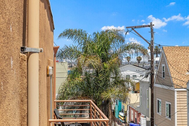 Building Photo - 3 bed 2.5  bath in the Heart of Mission Beach