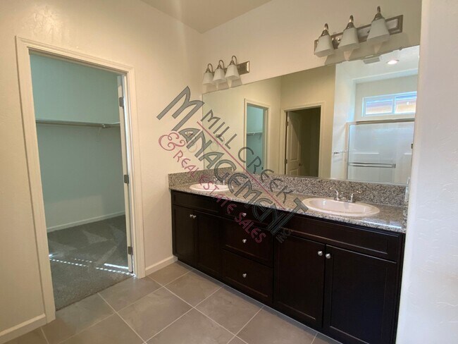 Building Photo - Beautiful home in Cameron Court community