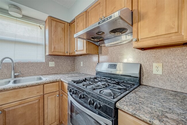 Building Photo - 3107 Sleepy Hollow Dr