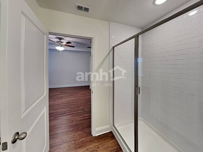 Building Photo - 6058 Little Blf Cir