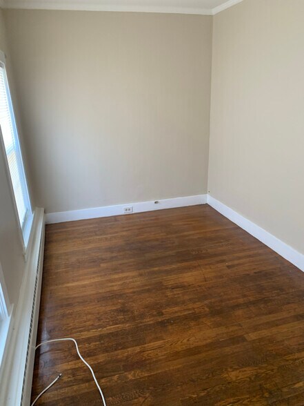 Building Photo - 173 Main St