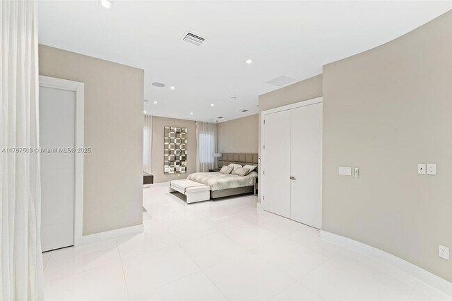 Building Photo - 10561 NW 67th Terrace