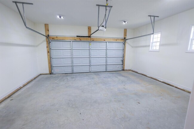 Building Photo - 7251 Hilliard Cir