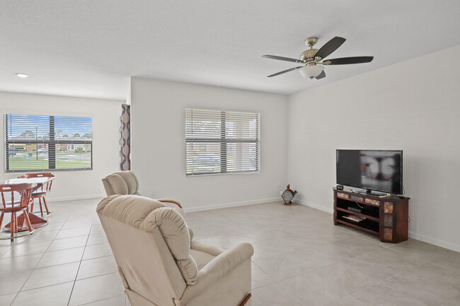 Building Photo - 922 Remington Green Dr SE