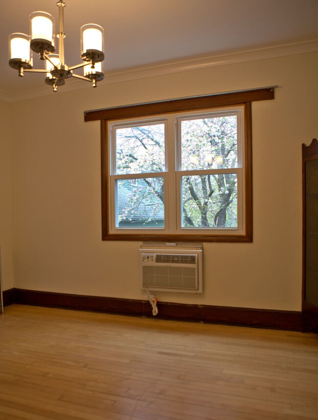 Building Photo - 225 Buell St