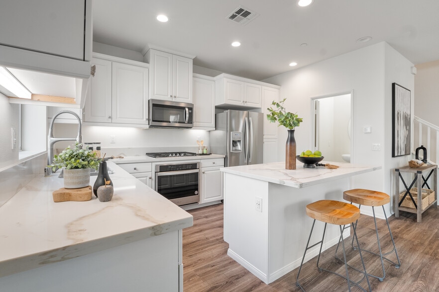 Building Photo - 2325 Verano Way