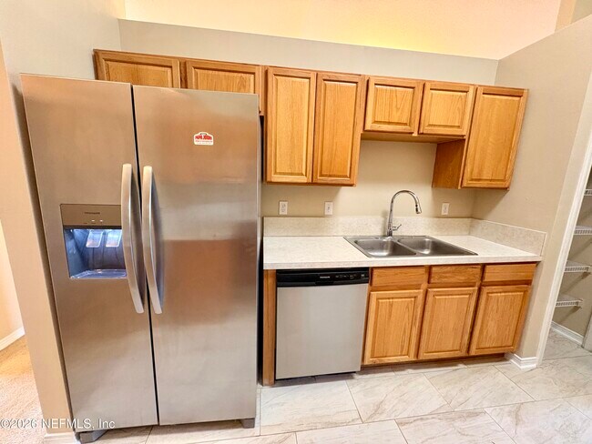 Building Photo - 15677 Moss Hollow Dr