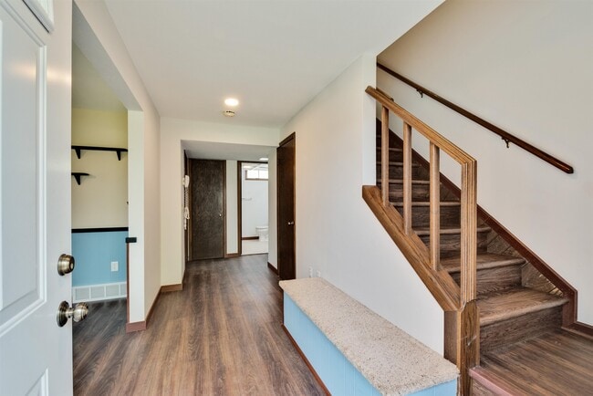Building Photo - 1870 Sand Ridge Ct