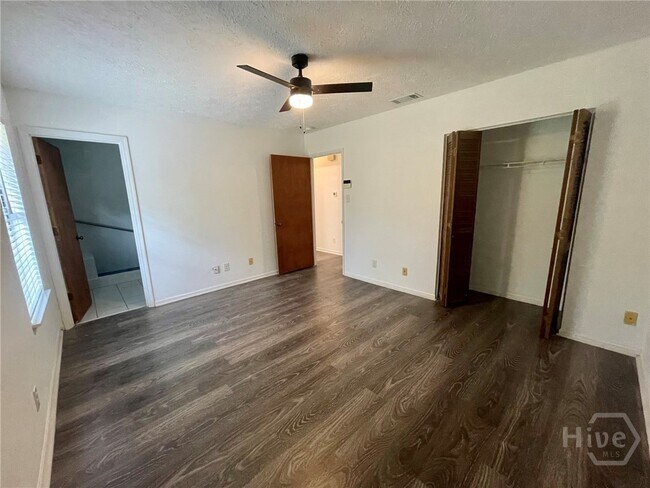 Building Photo - 18 Rivers Bend Dr