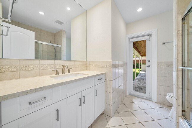 Building Photo - 1061 NW 3rd St