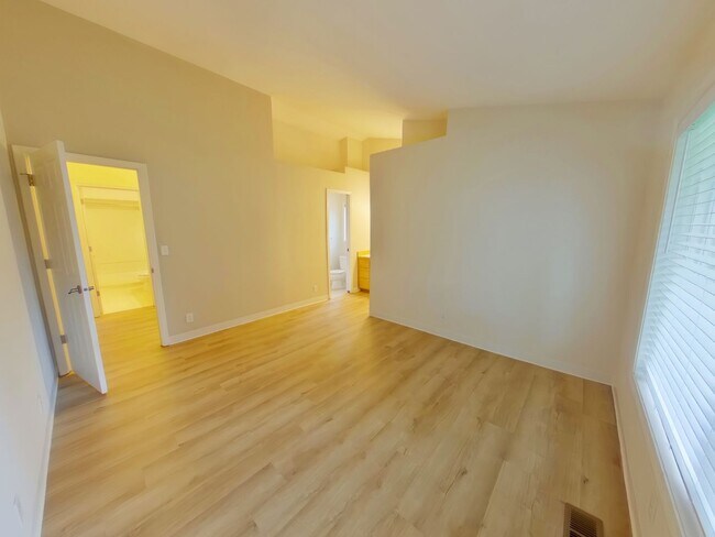 Building Photo - 2310 Snelling Dr