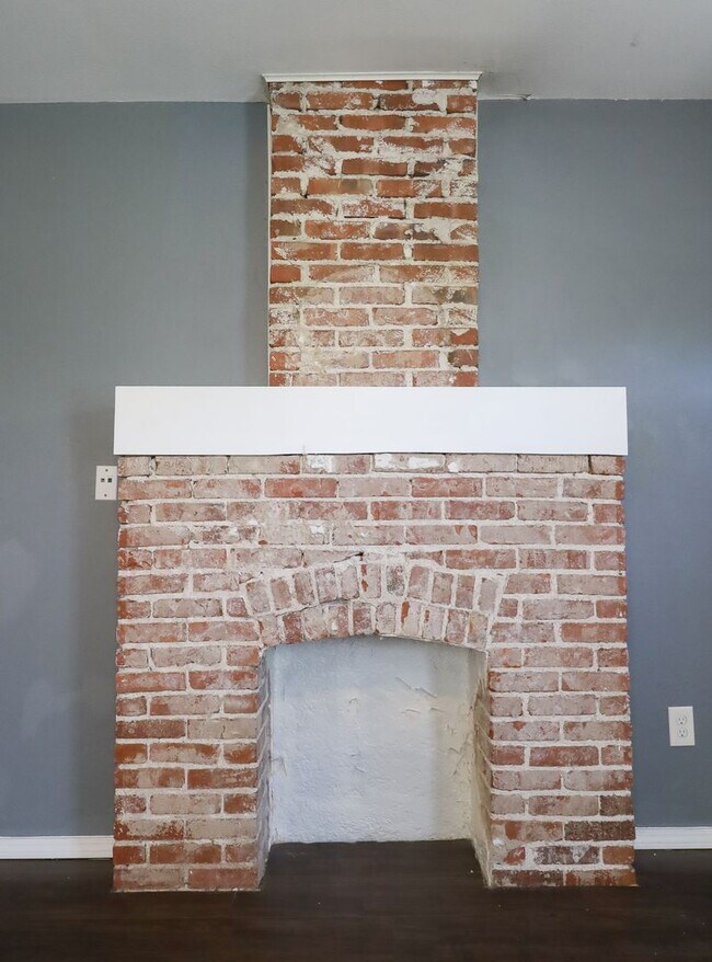 Building Photo - 353 S Zunis Ave