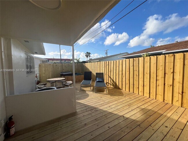 Building Photo - 15 SE 13th St