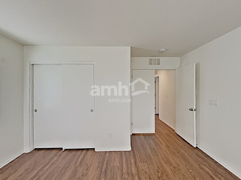 Building Photo - 1025 Maple Pines Ave