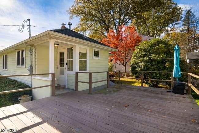 Building Photo - 111 W Shore Rd