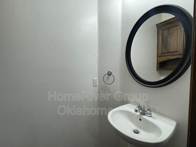 Building Photo - 5700 Shiloh Dr