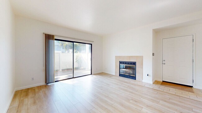Building Photo - 127 Schooner Ct