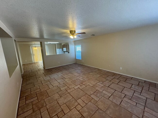 Building Photo - 3 Bedroom - 2 Bath - 1300 Sq. Ft. Home - Tucson