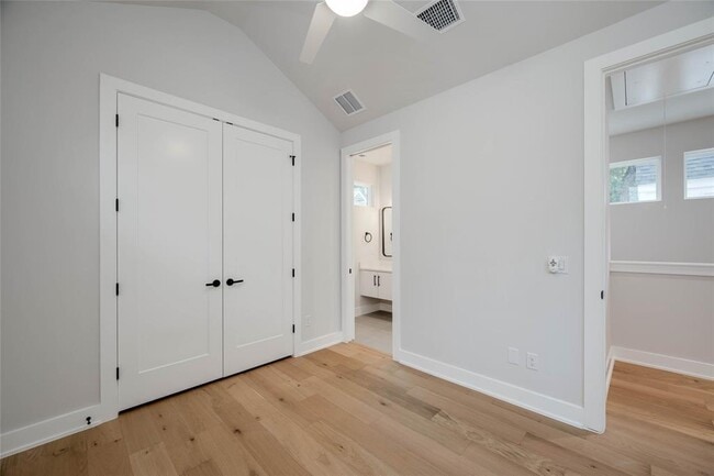 Building Photo - 1406 E 2nd St