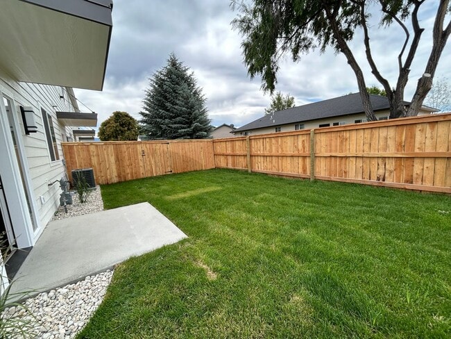 Building Photo - New Townhome