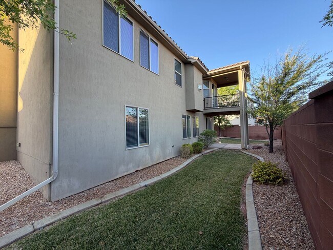 Building Photo - 469 E Barcelona Dr