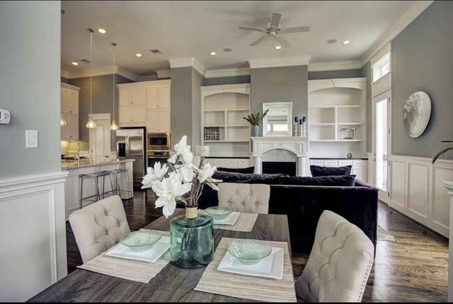 Building Photo - 2115 Bidwell Dr