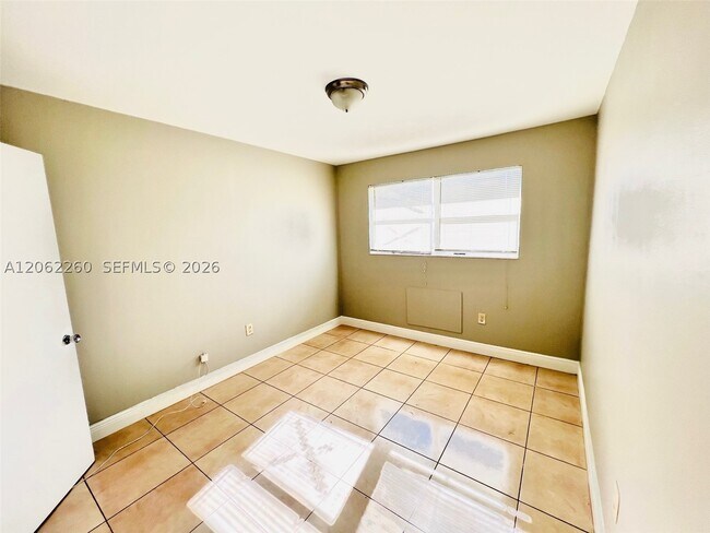 Building Photo - 7613 Venetian St
