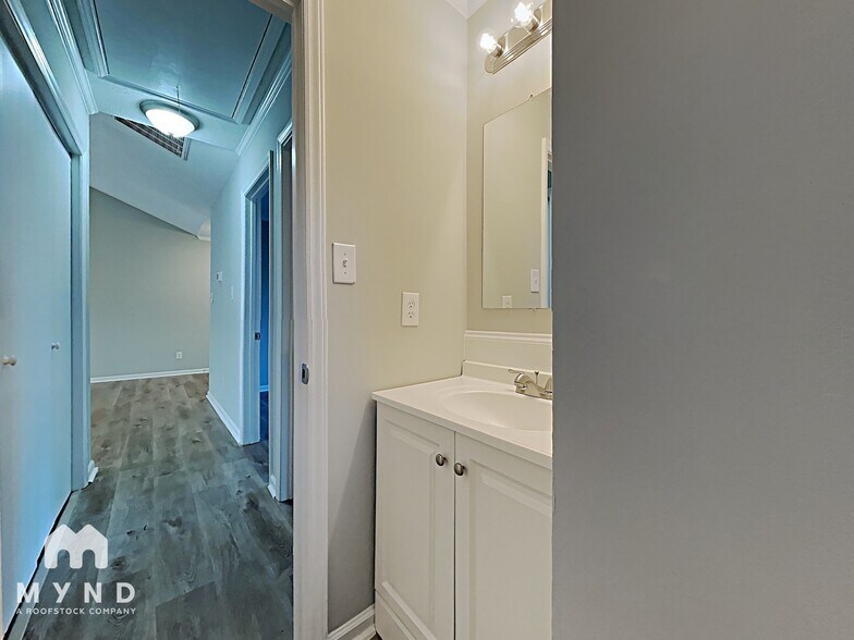 Building Photo - 1300 Newfound Hollow Dr