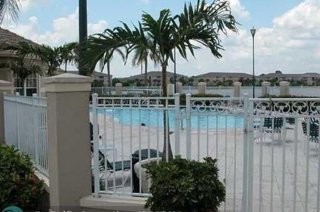 Building Photo - 5065 Wiles Rd