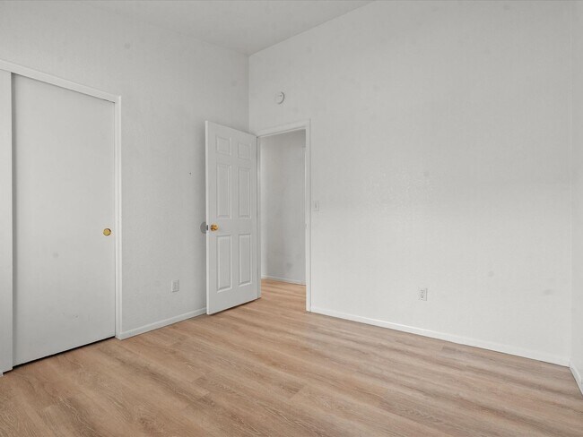 Building Photo - 6165 Greenbrook Dr