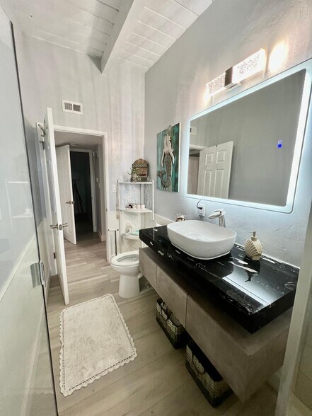 Building Photo - 460 Camino Del Mar