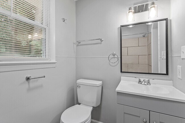 Building Photo - Move-In Ready Ranch Home in Prime Princeton Locale!