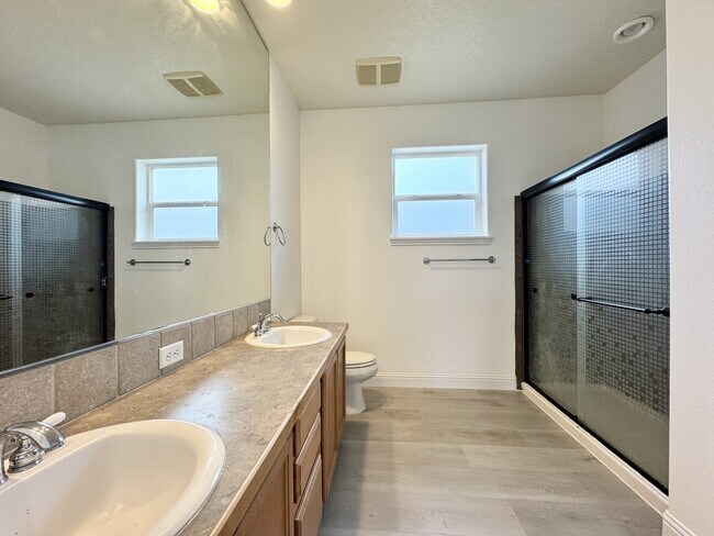 Building Photo - 6924 SW Kim Pl