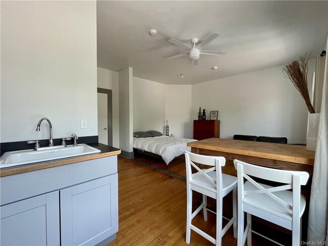 Building Photo - 67 Main St