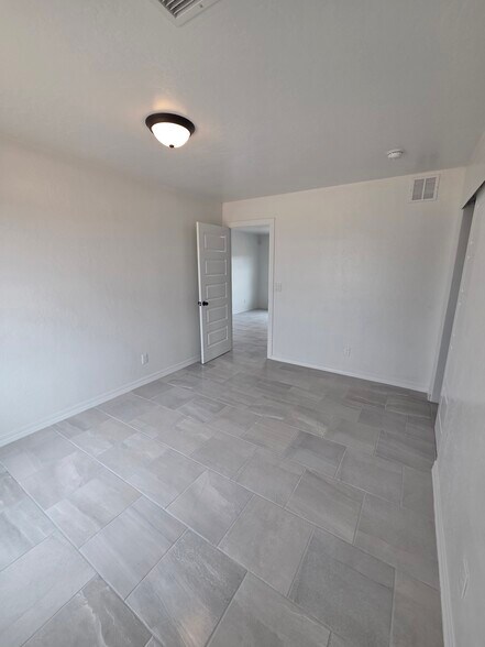 Building Photo - 13101 Lopez Rd