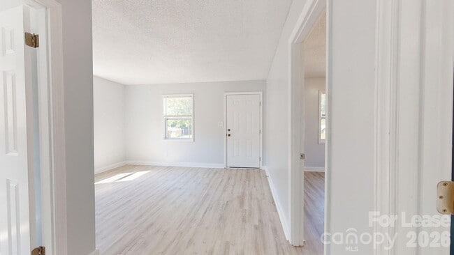 Building Photo - 4517 Helena St