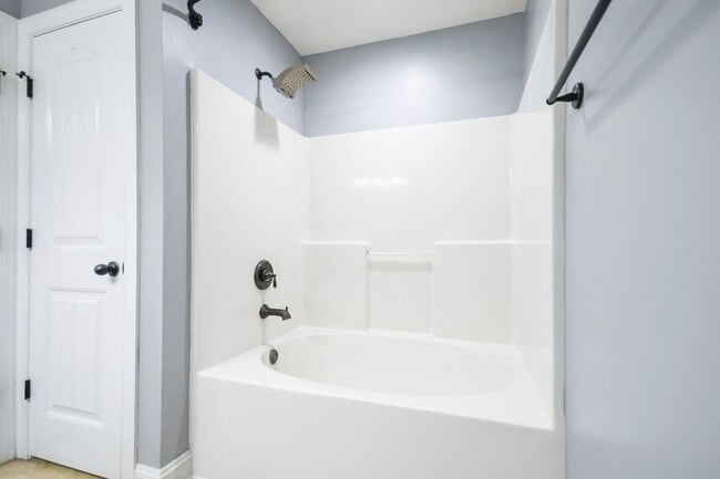 Building Photo - Pet Friendly Three Bedroom!