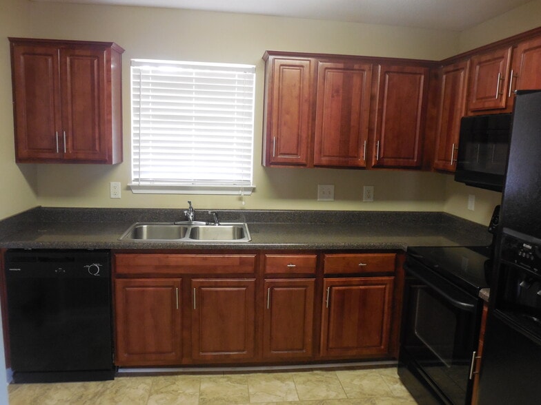 Building Photo - 309 Strawbridge Ln