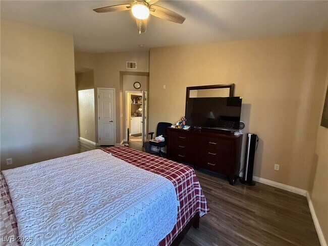 Building Photo - 401 Amber Pine St