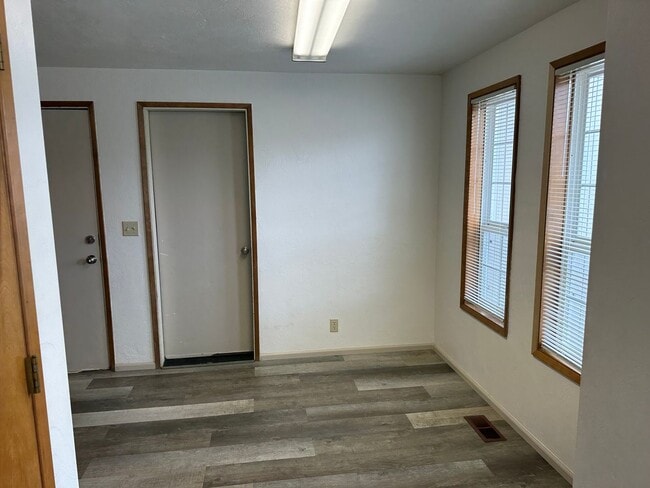 Building Photo - Cute 3-bedroom, 1-bathroom house in Springfield!