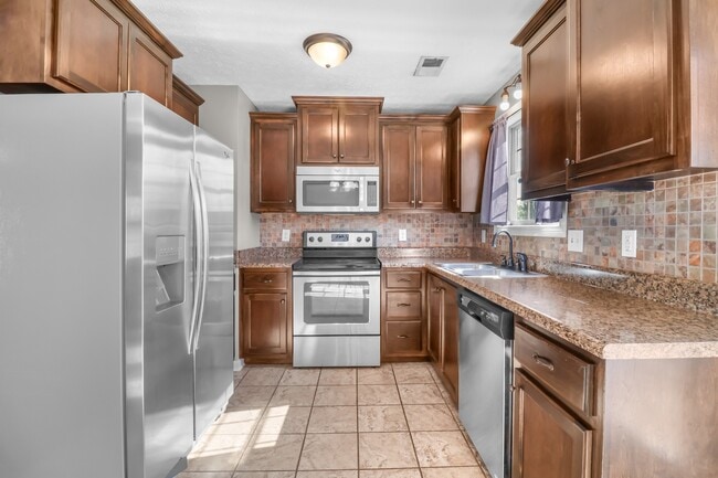 Building Photo - 2200 Trophy Trce