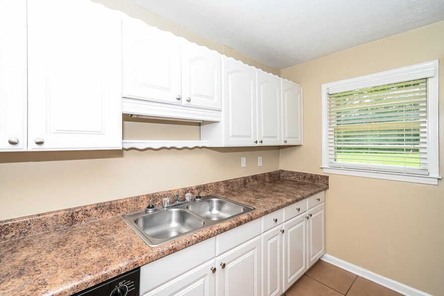 Building Photo - 3564 Briar Dr